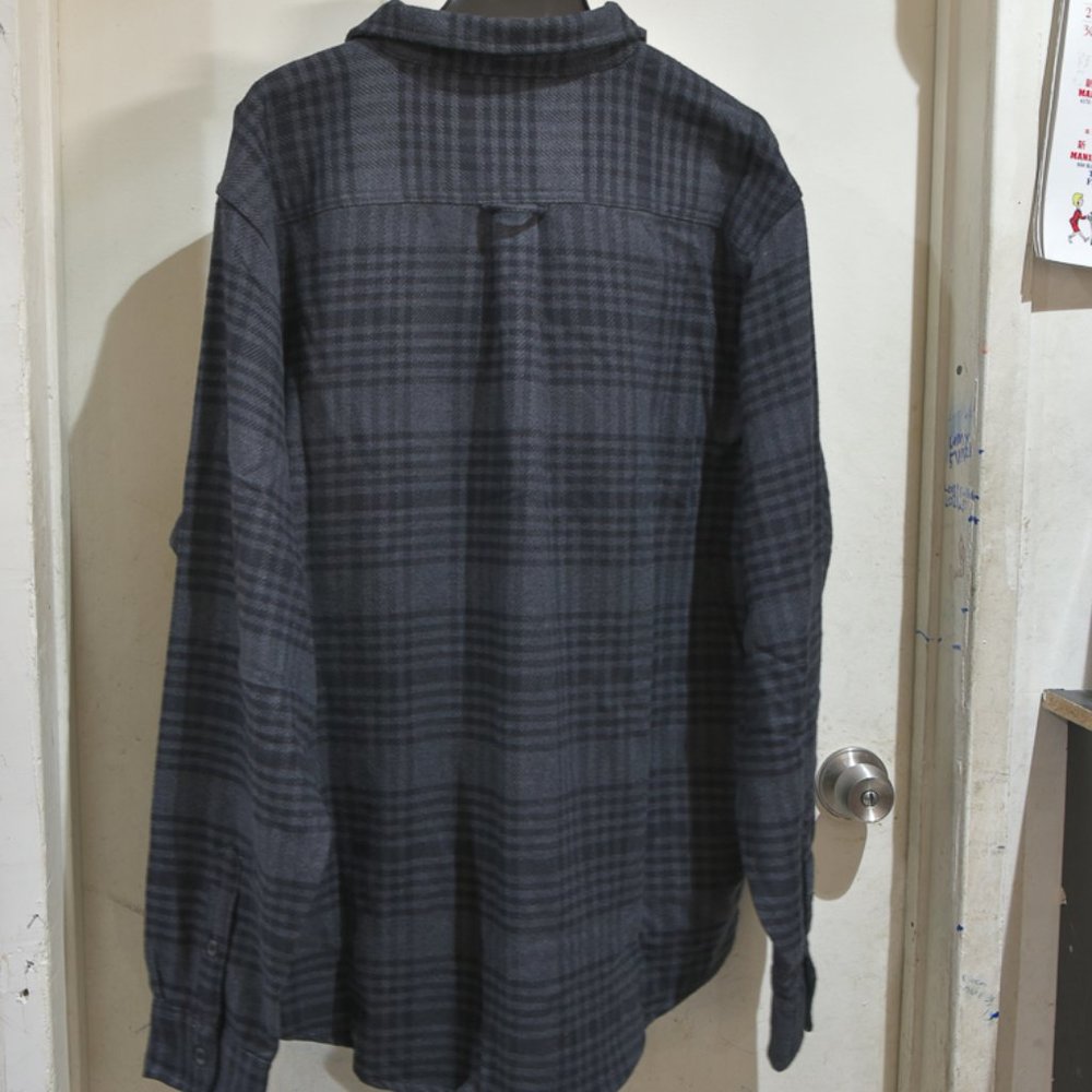 Orvis Men’s Flannel Shirt in gray - Picture 7 of 9